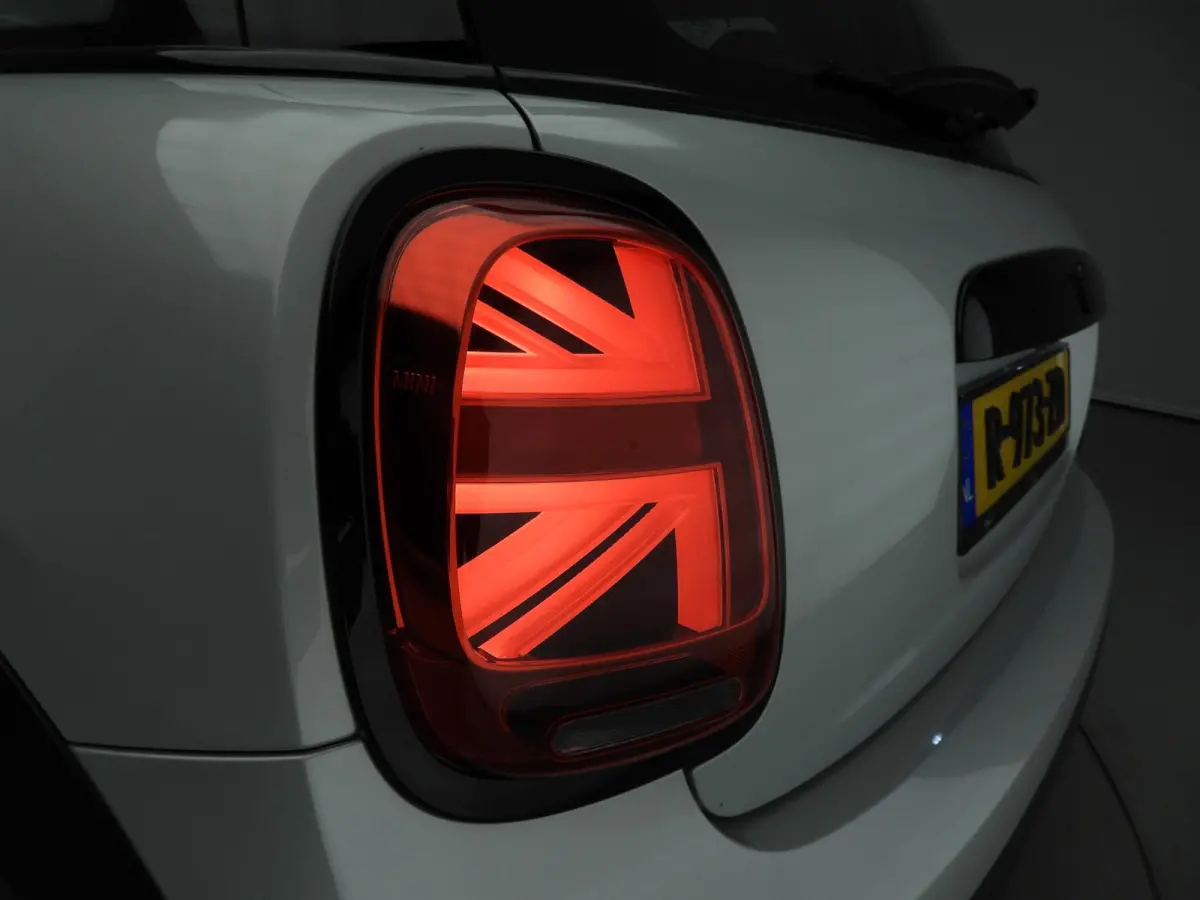 Cooper Camden Go Edition / Automaat / Leder / Sportstoelen / LED / Stoelverwarming / Climate / Alu wielen