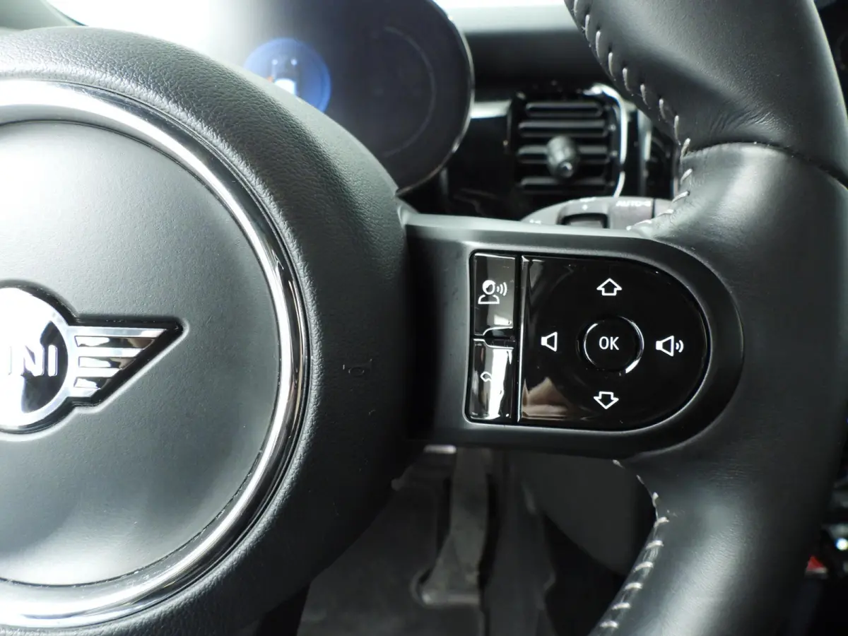 Cooper Camden Go Edition / Automaat / Leder / Sportstoelen / LED / Stoelverwarming / Climate / Alu wielen