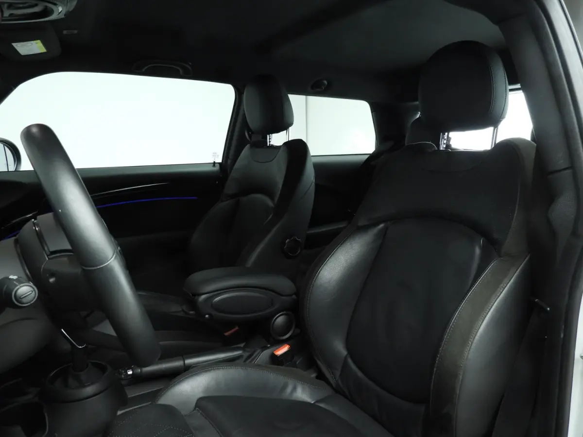 Cooper Camden Go Edition / Automaat / Leder / Sportstoelen / LED / Stoelverwarming / Climate / Alu wielen