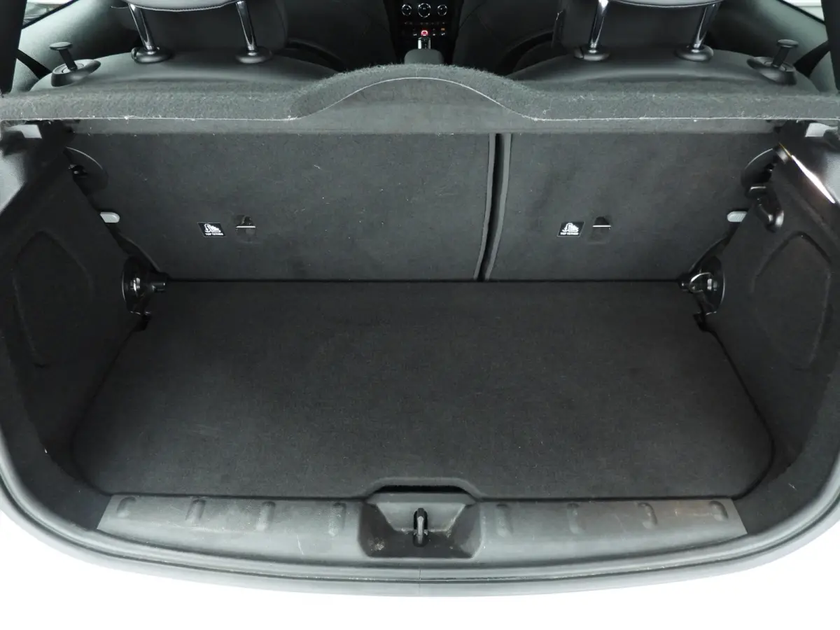 Cooper Camden Go Edition / Automaat / Leder / Sportstoelen / LED / Stoelverwarming / Climate / Alu wielen