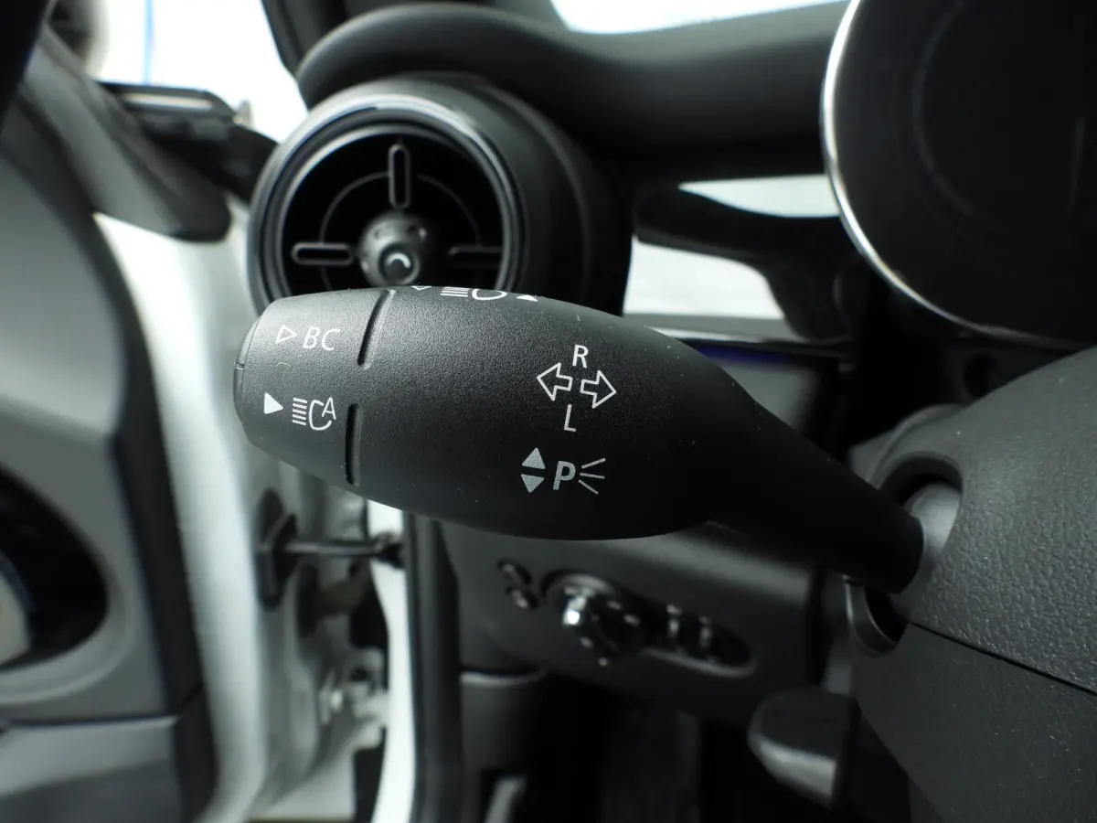 Cooper Camden Go Edition / Automaat / Leder / Sportstoelen / LED / Stoelverwarming / Climate / Alu wielen