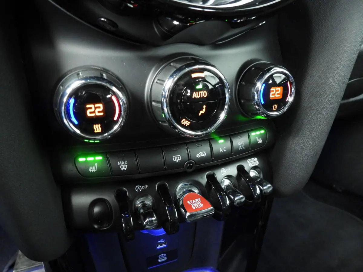 Cooper Camden Go Edition / Automaat / Leder / Sportstoelen / LED / Stoelverwarming / Climate / Alu wielen