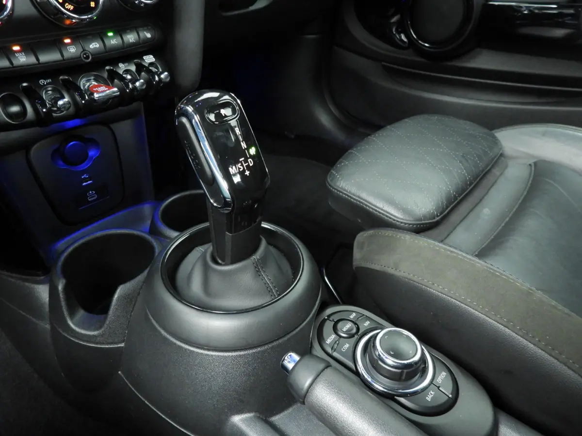 Cooper Camden Go Edition / Automaat / Leder / Sportstoelen / LED / Stoelverwarming / Climate / Alu wielen