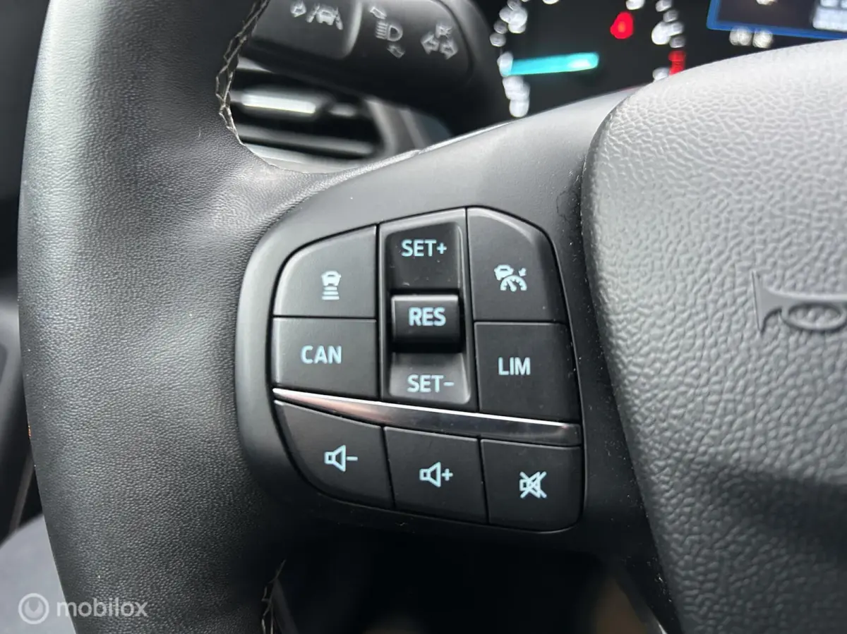 1.0 EcoBoost ST-Line * NAVI * TREKHAAK *