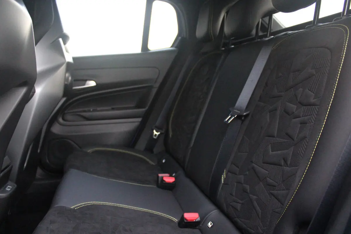 SCORPIONISSIMA 280PK 54 kWh | SABELT PERFORMANCE SPORT STOELEN/BEKLEDING | ENGINE SOUND GENERATOR | PACK DESIGN SCORPIONISSIMA | PACK TECH SCORPIONISSIMA | PACK WINTER (STOEL VERWARMING/VOOR