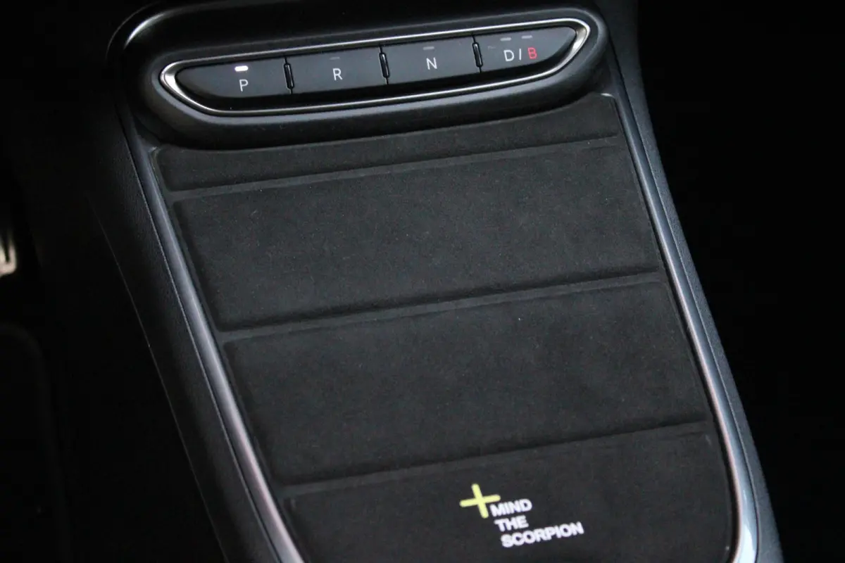 SCORPIONISSIMA 280PK 54 kWh | SABELT PERFORMANCE SPORT STOELEN/BEKLEDING | ENGINE SOUND GENERATOR | PACK DESIGN SCORPIONISSIMA | PACK TECH SCORPIONISSIMA | PACK WINTER (STOEL VERWARMING/VOOR