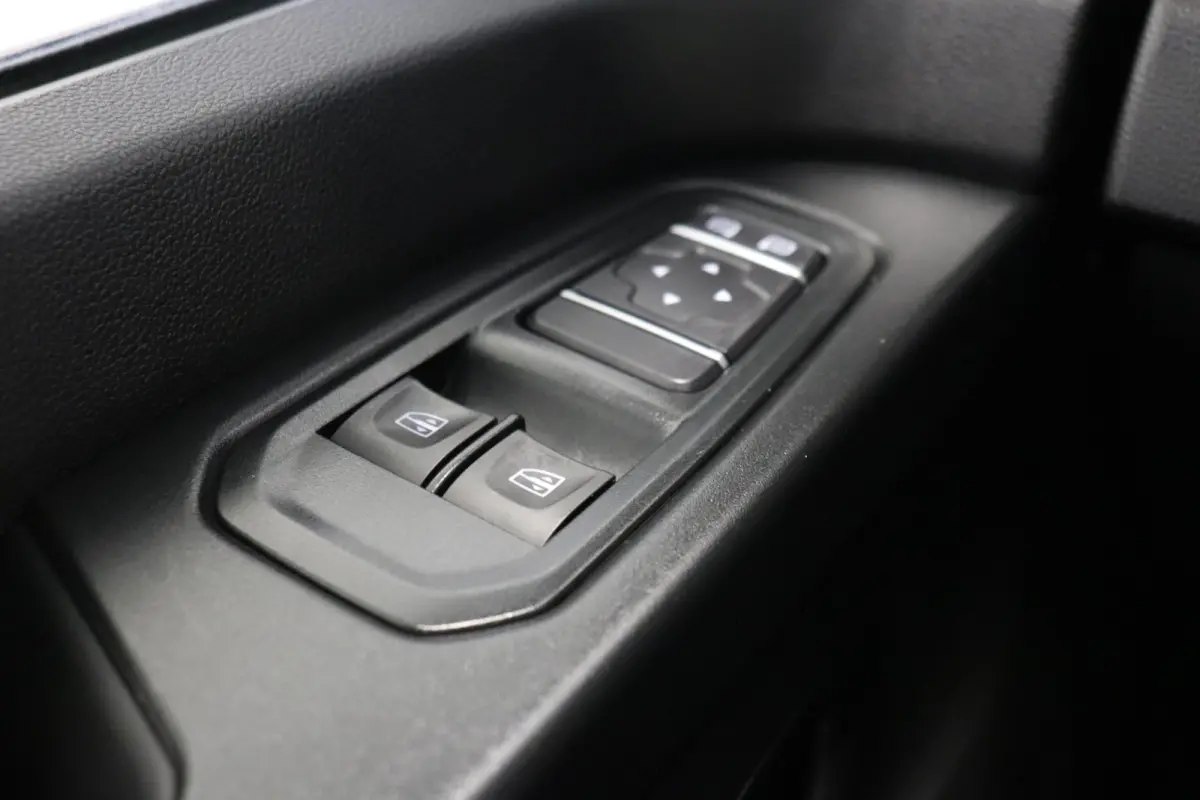 2.0 dCi 110PK L2 EURO 6 - Airco - Cruise - Trekhaak - € 21.950- Excl.