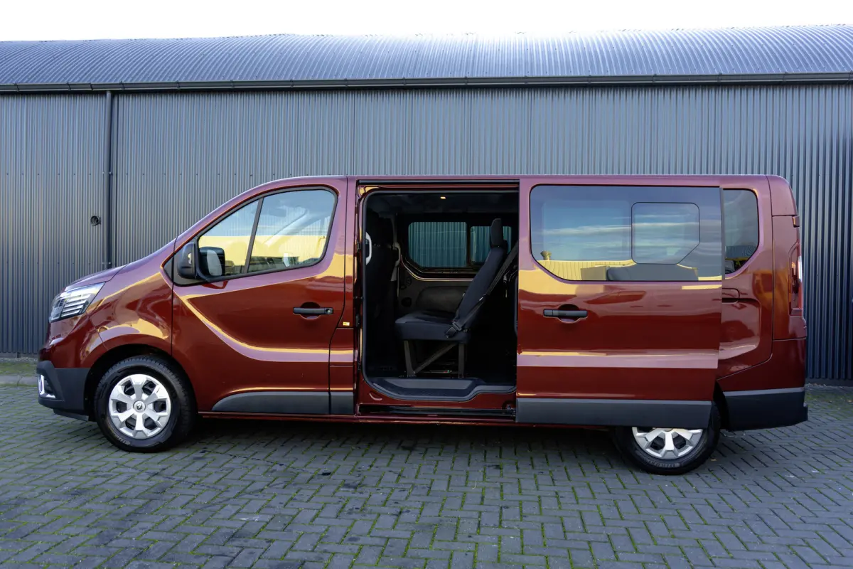 **Renault Trafic Blue dCi 150PK | L2H1 | 9-Zits | IN BTW/BPM | LED | Camera | Navi | Zijschuifdeur R+L | Cruise | Airco | PDC | Euro 6**