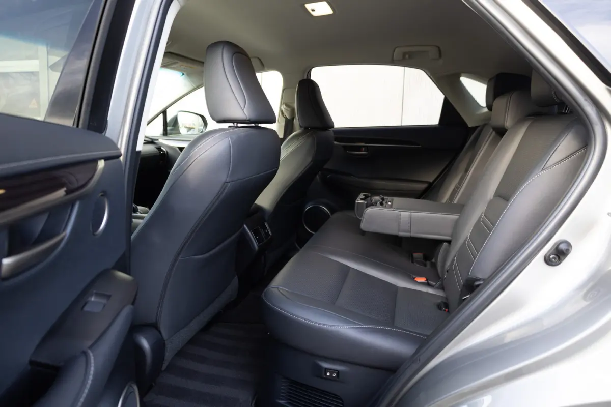 300h 198 pk AWD President Line / Red-Carpet/ Stoel.Verw+Verk/ Stuurwerw/ 360-Camera/ Adapt. Cruise/ Head-Up/ Keyless/ 18''LMV