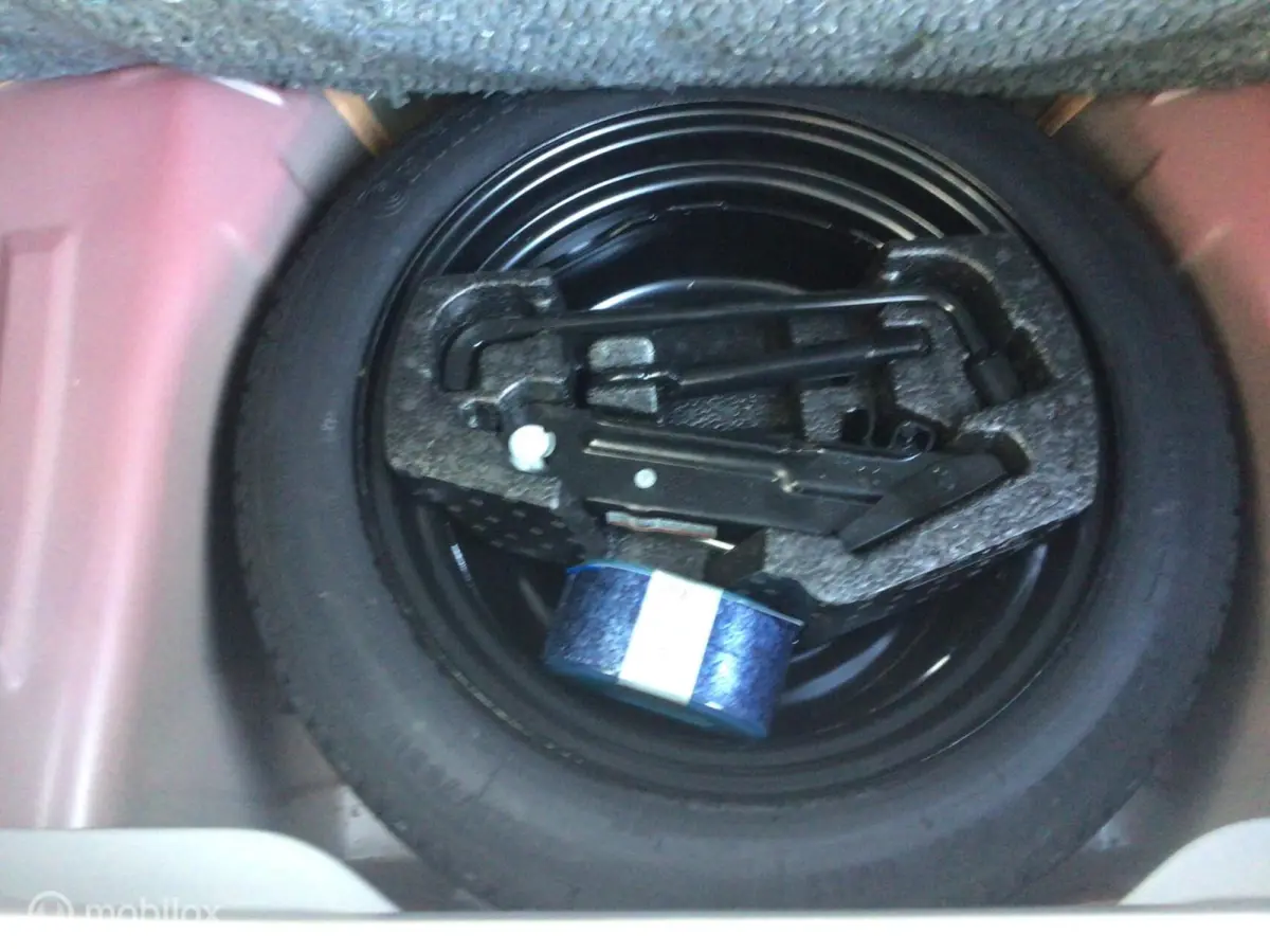 1.0 VVT-i x-play. BI-COLOUR / NL auto / 1e Eig.