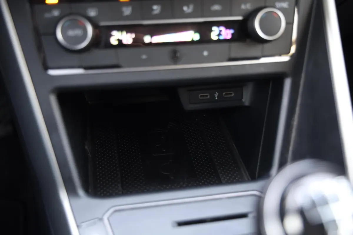 1.0 TSI 95pk Comfortline Business Navi Clima ACC 17 inch R-Line Parkeersensoren NL-Auto!
