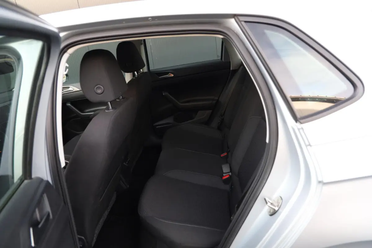 1.0 TSI 95pk Comfortline Business Navi Clima ACC 17 inch R-Line Parkeersensoren NL-Auto!