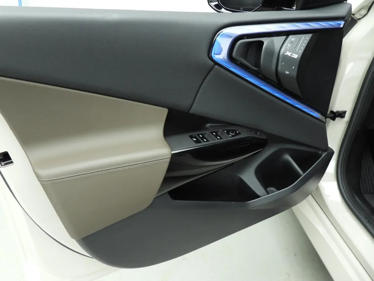 M50 | M-Sportpakket | LED | Leder | HUD | Panoramadak | Elektr. zetels | Active cruise | DAB | Harman-kardon sound | Alu 21 inch