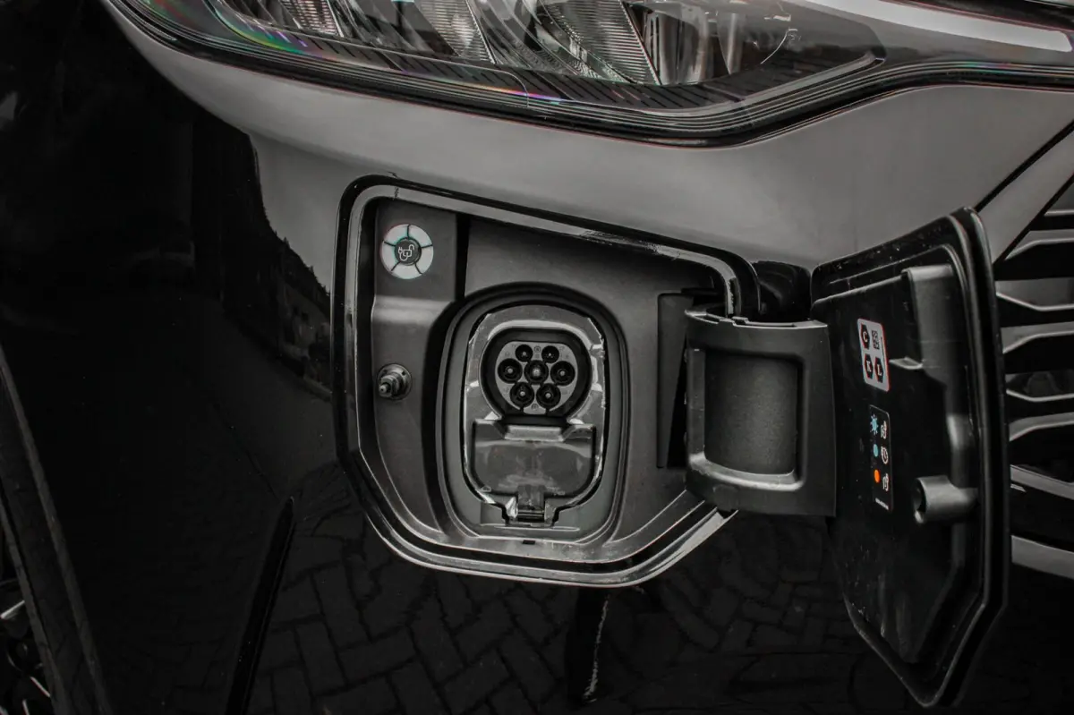 340 L2H1 Limited 71 kWh 218PK / JB- EDITON / CAMERA / 370KM RANGE / APPLE CARPLAY /DRIVERS- PACK /FULL OPTION