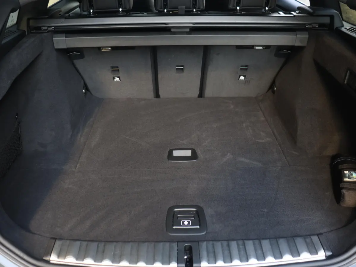 320i | M Sportpakket Pro | Panodak | Trekhaak | Head-Up | Driving Assistant Prof. | Harman Kardon | Comfort Access | Verwarmd Stuurwiel | 19'' LMV