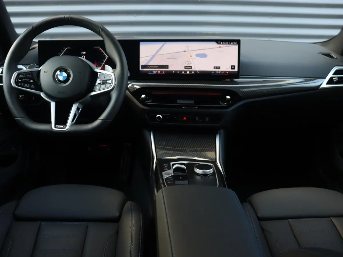 320i | M Sportpakket Pro | Panodak | Trekhaak | Head-Up | Driving Assistant Prof. | Harman Kardon | Comfort Access | Verwarmd Stuurwiel | 19'' LMV