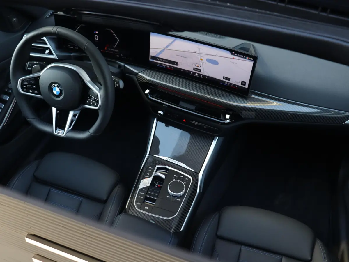 320i | M Sportpakket Pro | Panodak | Trekhaak | Head-Up | Driving Assistant Prof. | Harman Kardon | Comfort Access | Verwarmd Stuurwiel | 19'' LMV