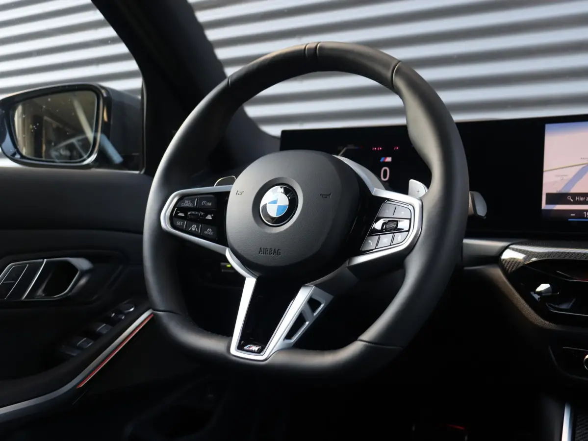 320i | M Sportpakket Pro | Panodak | Trekhaak | Head-Up | Driving Assistant Prof. | Harman Kardon | Comfort Access | Verwarmd Stuurwiel | 19'' LMV
