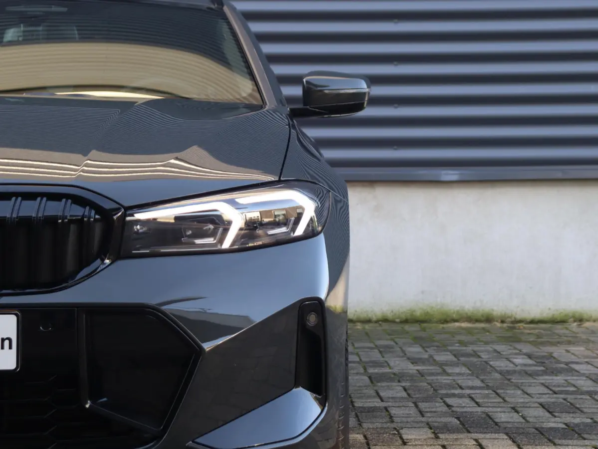 320i | M Sportpakket Pro | Panodak | Trekhaak | Head-Up | Driving Assistant Prof. | Harman Kardon | Comfort Access | Verwarmd Stuurwiel | 19'' LMV
