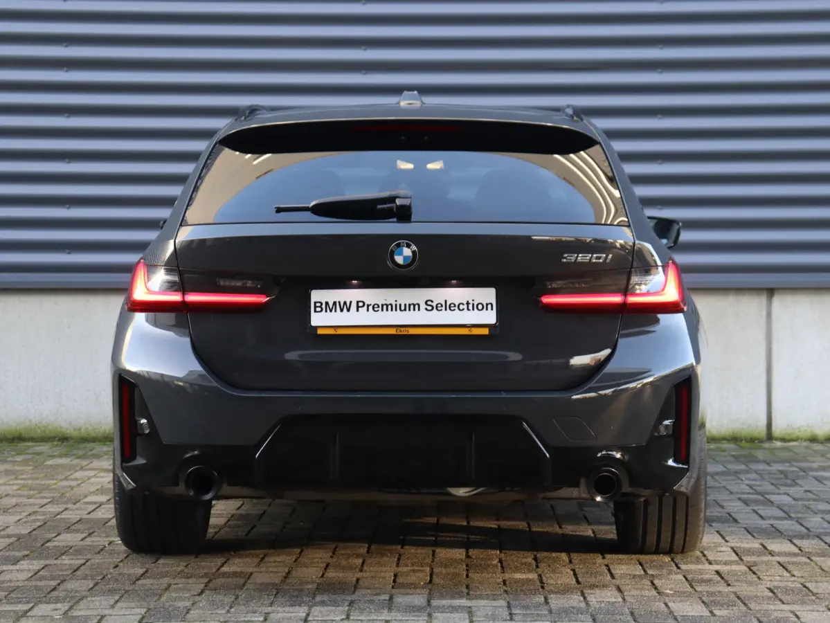 320i | M Sportpakket Pro | Panodak | Trekhaak | Head-Up | Driving Assistant Prof. | Harman Kardon | Comfort Access | Verwarmd Stuurwiel | 19'' LMV