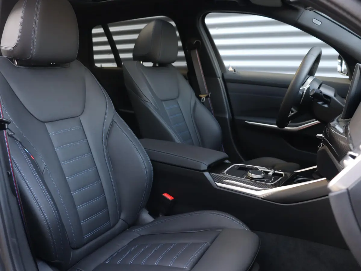 320i | M Sportpakket Pro | Panodak | Trekhaak | Head-Up | Driving Assistant Prof. | Harman Kardon | Comfort Access | Verwarmd Stuurwiel | 19'' LMV