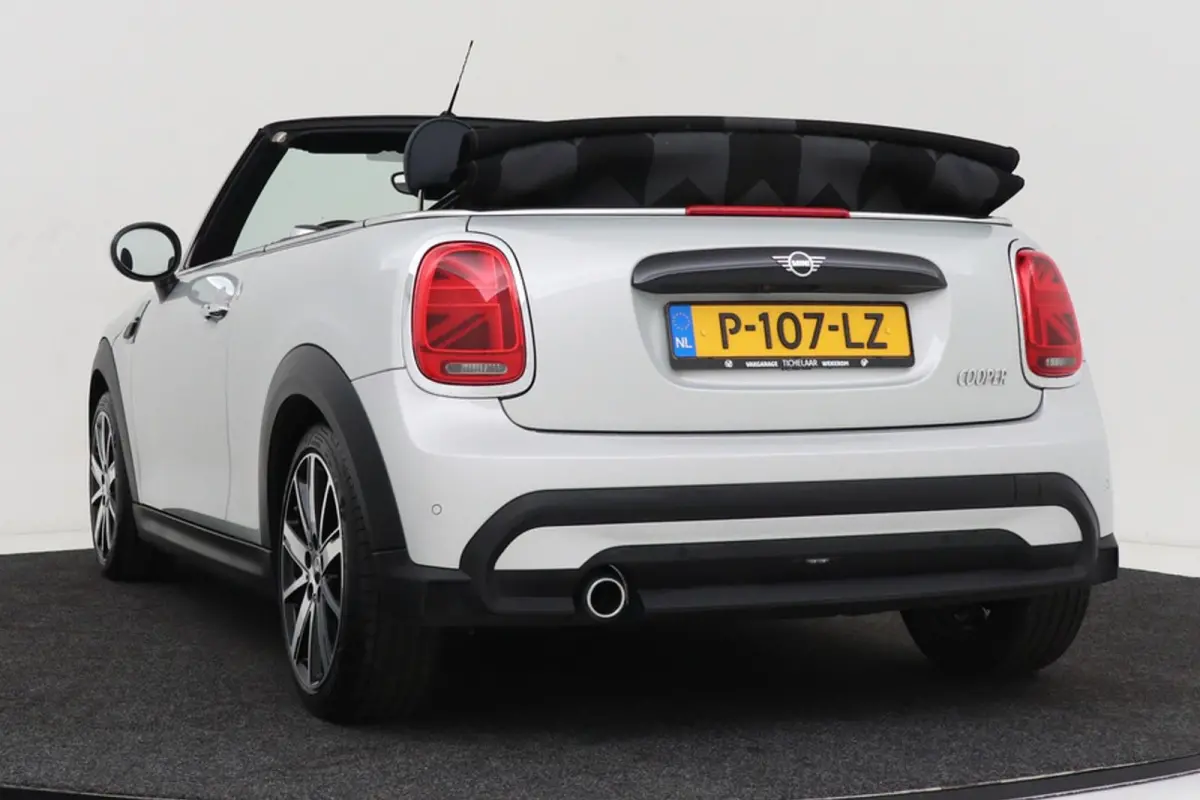 Mini 1.5 SideWalk | Org NL | Head-Up | Leer | Sportstoel | CarPlay | Camera | Stoelverwarming | Climate Control