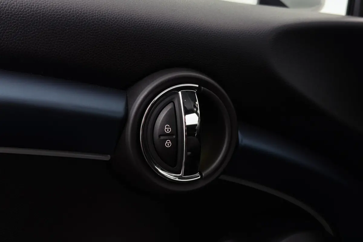 Mini 1.5 SideWalk | Org NL | Head-Up | Leer | Sportstoel | CarPlay | Camera | Stoelverwarming | Climate Control