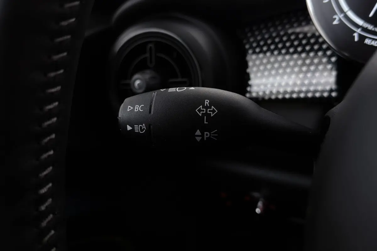 Mini 1.5 SideWalk | Org NL | Head-Up | Leer | Sportstoel | CarPlay | Camera | Stoelverwarming | Climate Control