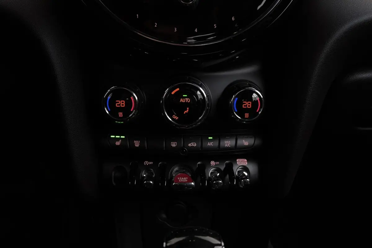 Mini 1.5 SideWalk | Org NL | Head-Up | Leer | Sportstoel | CarPlay | Camera | Stoelverwarming | Climate Control