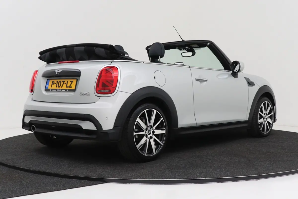 Mini 1.5 SideWalk | Org NL | Head-Up | Leer | Sportstoel | CarPlay | Camera | Stoelverwarming | Climate Control