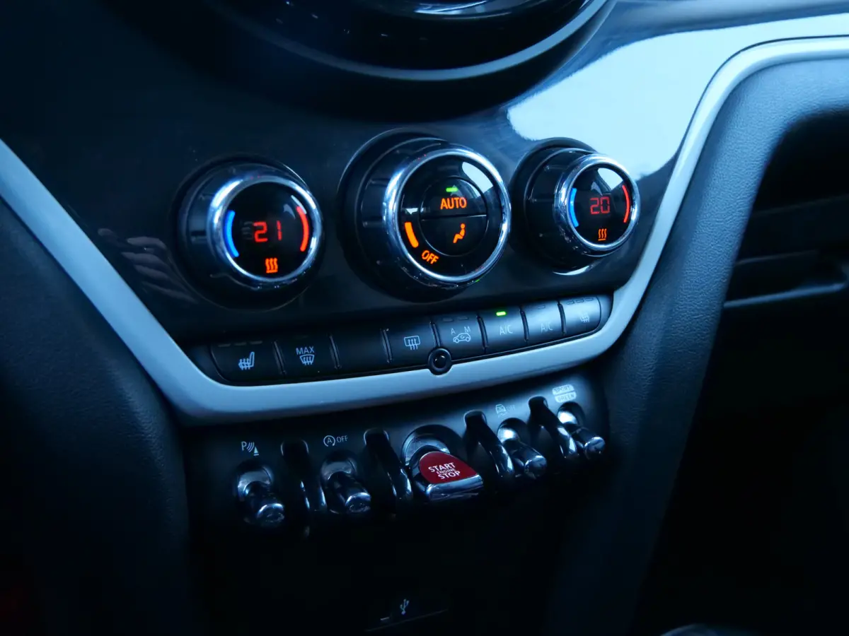 Mini 2.0 Cooper S 192pk Chili Automaat PDC / Camera / Stoelverwarming