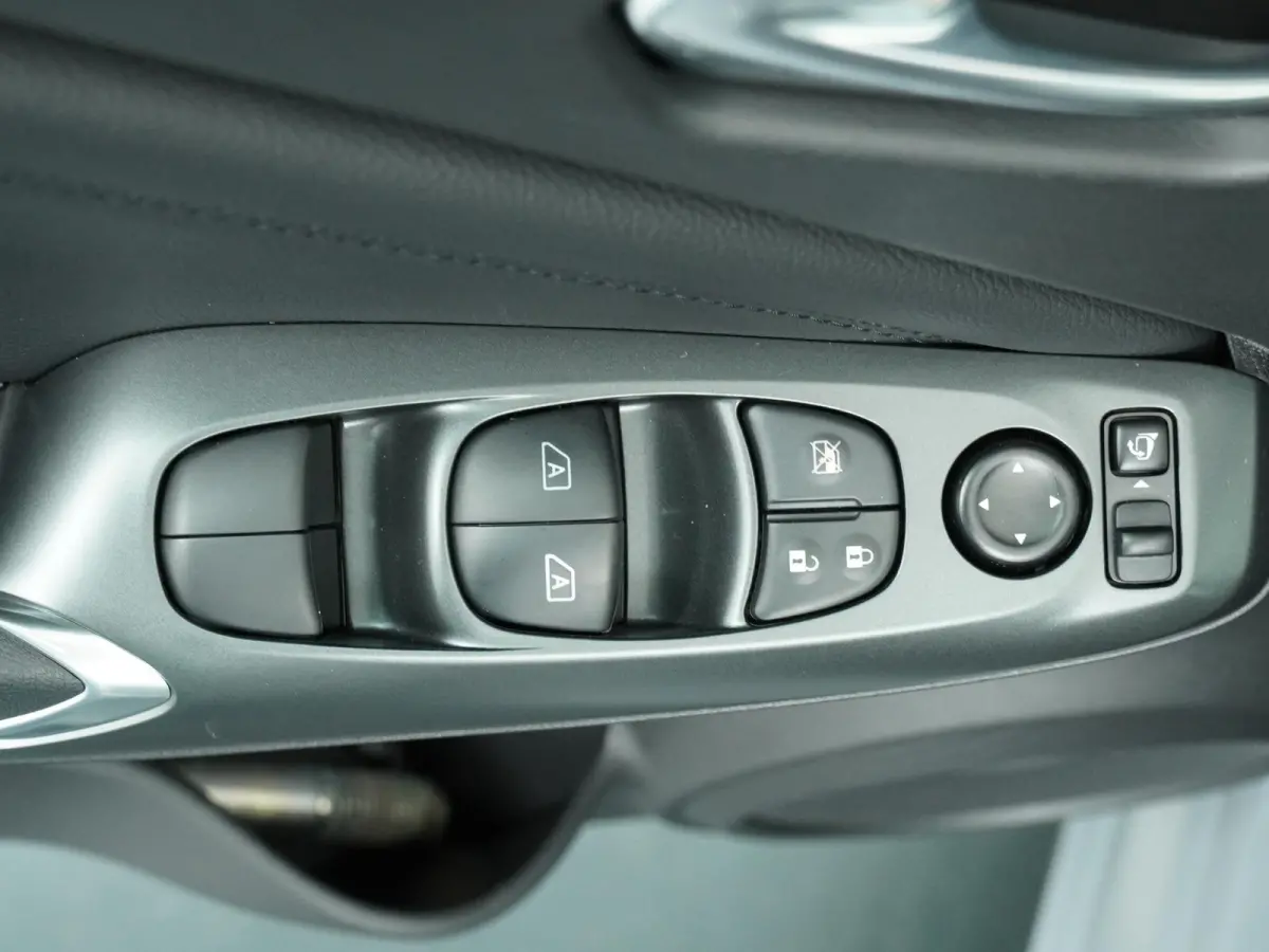 1.6 Hybrid N-Connecta | Stoel-, stuur- en Voorruitverw. | Parkeercamera |