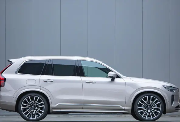 2.0 T8 Plug-in hybrid AWD Ultra Bright MY 2026 Facelift