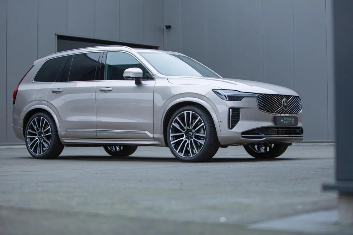 2.0 T8 Plug-in hybrid AWD Ultra Bright MY 2026 Facelift