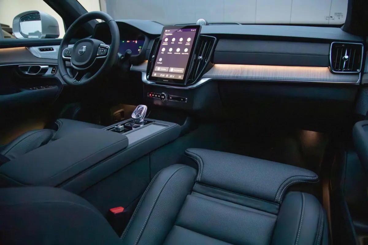2.0 T8 Plug-in hybrid AWD Ultra Bright MY 2026 Facelift