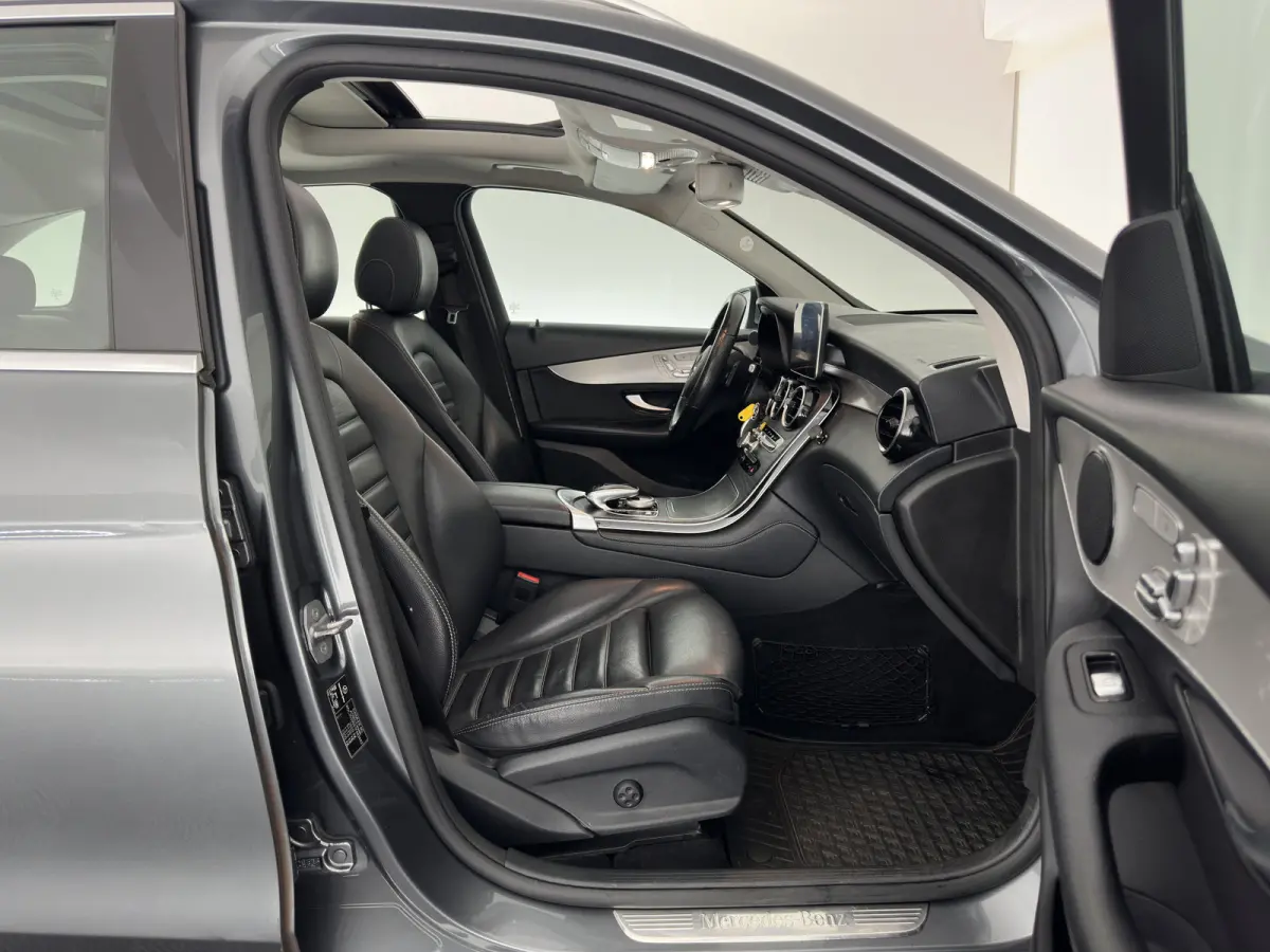 220d 4MATIC Premium Plus (INCL-BTW) *PANO | LEATHER | FULL-LED | MEMORY-PACK | TOPVIEW | BLINDSPOT | HEATED-COMFORTSEATS | NAVI-FULLMAP | ECC | PDC | CRUISE | SHIFTPADDLES | TOWBAR | 18''ALU