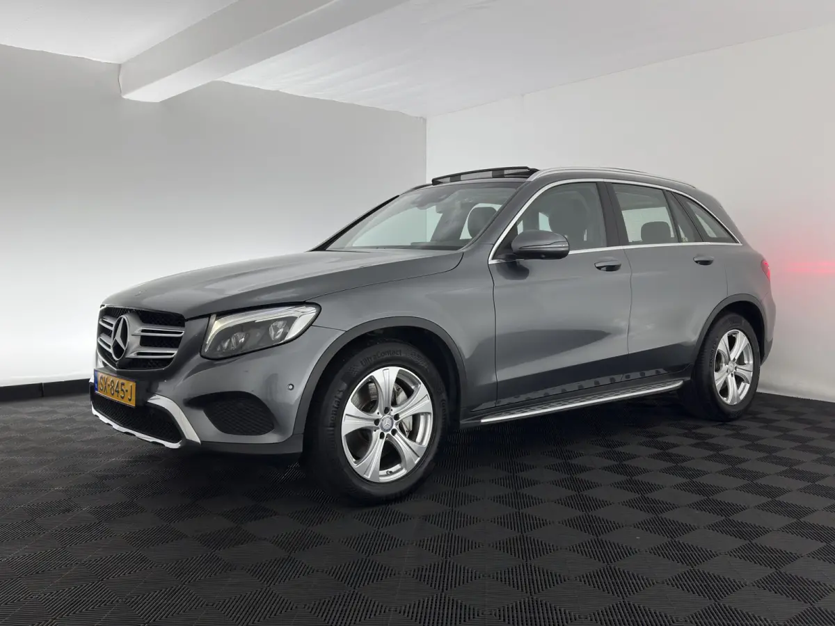 220d 4MATIC Premium Plus (INCL-BTW) *PANO | LEATHER | FULL-LED | MEMORY-PACK | TOPVIEW | BLINDSPOT | HEATED-COMFORTSEATS | NAVI-FULLMAP | ECC | PDC | CRUISE | SHIFTPADDLES | TOWBAR | 18''ALU
