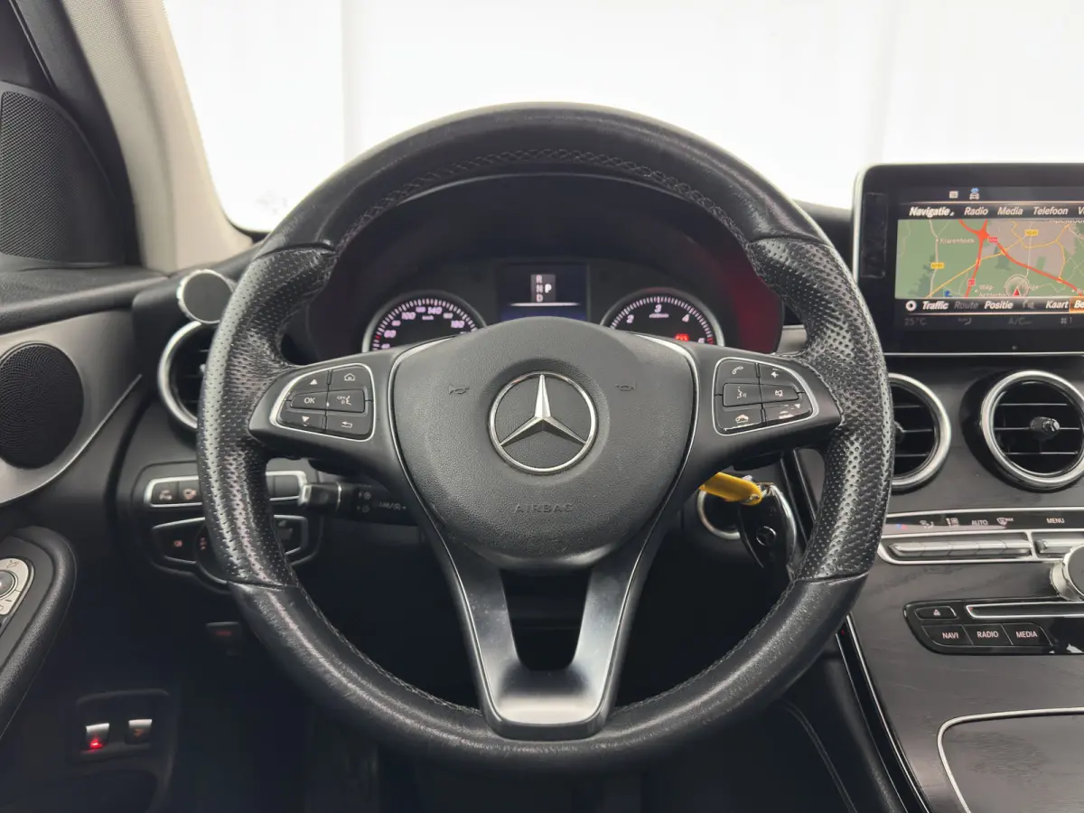 220d 4MATIC Premium Plus (INCL-BTW) *PANO | LEATHER | FULL-LED | MEMORY-PACK | TOPVIEW | BLINDSPOT | HEATED-COMFORTSEATS | NAVI-FULLMAP | ECC | PDC | CRUISE | SHIFTPADDLES | TOWBAR | 18''ALU