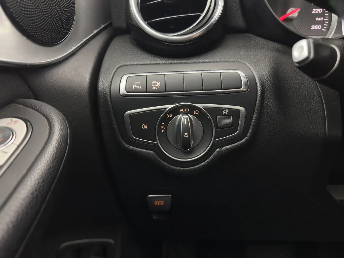 220d 4MATIC Premium Plus (INCL-BTW) *PANO | LEATHER | FULL-LED | MEMORY-PACK | TOPVIEW | BLINDSPOT | HEATED-COMFORTSEATS | NAVI-FULLMAP | ECC | PDC | CRUISE | SHIFTPADDLES | TOWBAR | 18''ALU