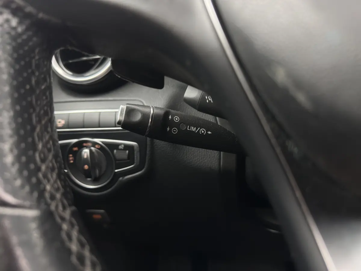 220d 4MATIC Premium Plus (INCL-BTW) *PANO | LEATHER | FULL-LED | MEMORY-PACK | TOPVIEW | BLINDSPOT | HEATED-COMFORTSEATS | NAVI-FULLMAP | ECC | PDC | CRUISE | SHIFTPADDLES | TOWBAR | 18''ALU