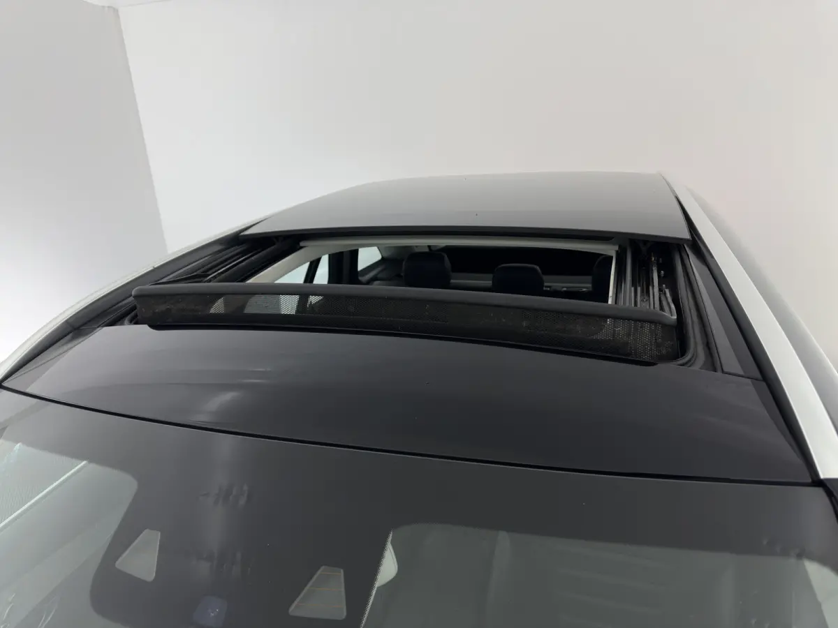 220d 4MATIC Premium Plus (INCL-BTW) *PANO | LEATHER | FULL-LED | MEMORY-PACK | TOPVIEW | BLINDSPOT | HEATED-COMFORTSEATS | NAVI-FULLMAP | ECC | PDC | CRUISE | SHIFTPADDLES | TOWBAR | 18''ALU