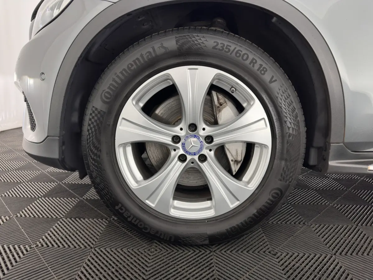 220d 4MATIC Premium Plus (INCL-BTW) *PANO | LEATHER | FULL-LED | MEMORY-PACK | TOPVIEW | BLINDSPOT | HEATED-COMFORTSEATS | NAVI-FULLMAP | ECC | PDC | CRUISE | SHIFTPADDLES | TOWBAR | 18''ALU