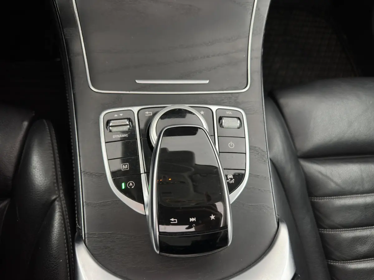 220d 4MATIC Premium Plus (INCL-BTW) *PANO | LEATHER | FULL-LED | MEMORY-PACK | TOPVIEW | BLINDSPOT | HEATED-COMFORTSEATS | NAVI-FULLMAP | ECC | PDC | CRUISE | SHIFTPADDLES | TOWBAR | 18''ALU