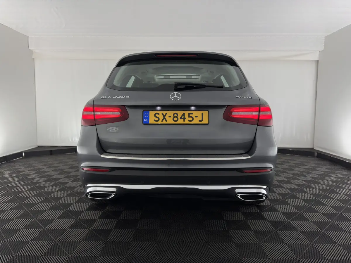 220d 4MATIC Premium Plus (INCL-BTW) *PANO | LEATHER | FULL-LED | MEMORY-PACK | TOPVIEW | BLINDSPOT | HEATED-COMFORTSEATS | NAVI-FULLMAP | ECC | PDC | CRUISE | SHIFTPADDLES | TOWBAR | 18''ALU