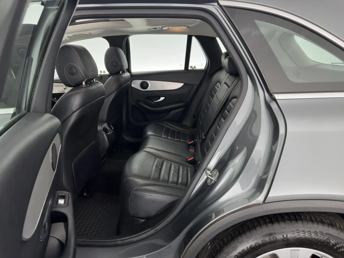 220d 4MATIC Premium Plus (INCL-BTW) *PANO | LEATHER | FULL-LED | MEMORY-PACK | TOPVIEW | BLINDSPOT | HEATED-COMFORTSEATS | NAVI-FULLMAP | ECC | PDC | CRUISE | SHIFTPADDLES | TOWBAR | 18''ALU