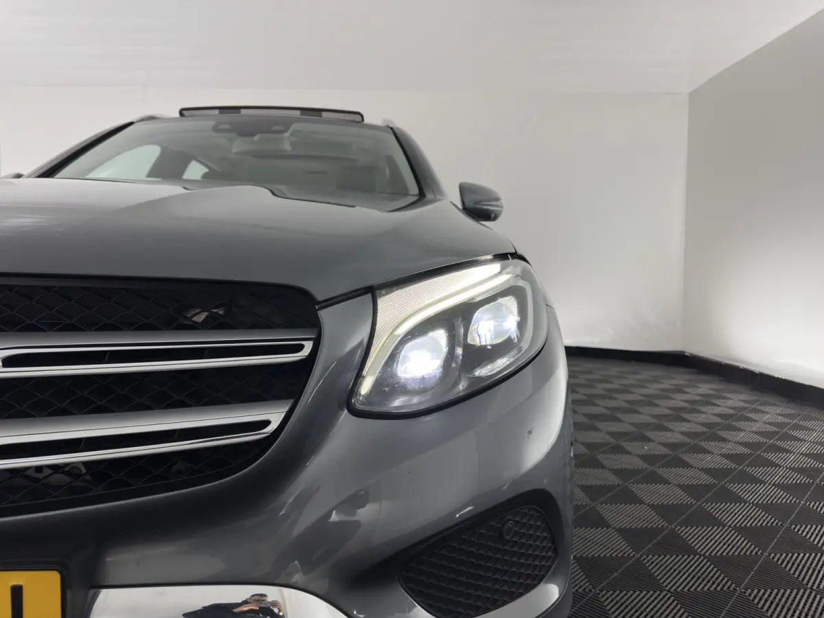 220d 4MATIC Premium Plus (INCL-BTW) *PANO | LEATHER | FULL-LED | MEMORY-PACK | TOPVIEW | BLINDSPOT | HEATED-COMFORTSEATS | NAVI-FULLMAP | ECC | PDC | CRUISE | SHIFTPADDLES | TOWBAR | 18''ALU