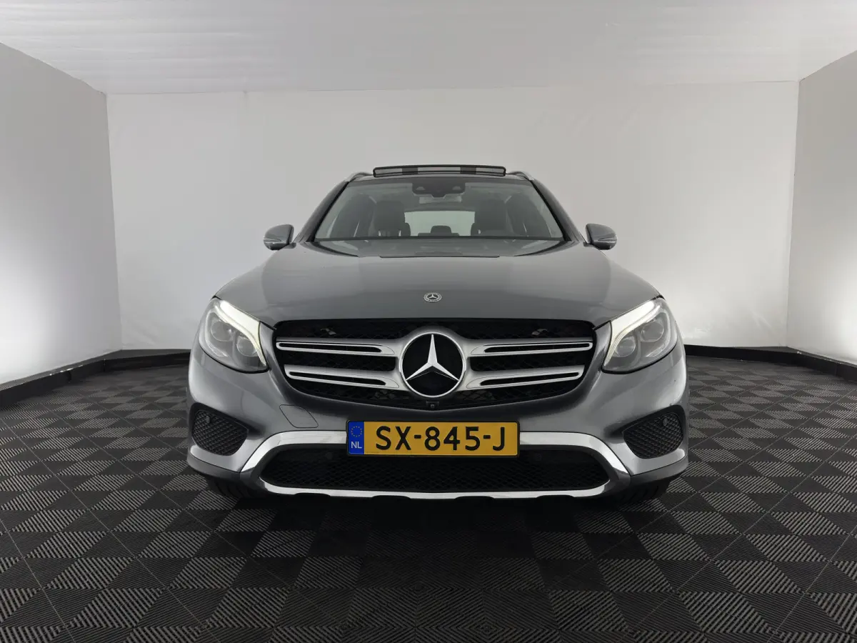 220d 4MATIC Premium Plus (INCL-BTW) *PANO | LEATHER | FULL-LED | MEMORY-PACK | TOPVIEW | BLINDSPOT | HEATED-COMFORTSEATS | NAVI-FULLMAP | ECC | PDC | CRUISE | SHIFTPADDLES | TOWBAR | 18''ALU