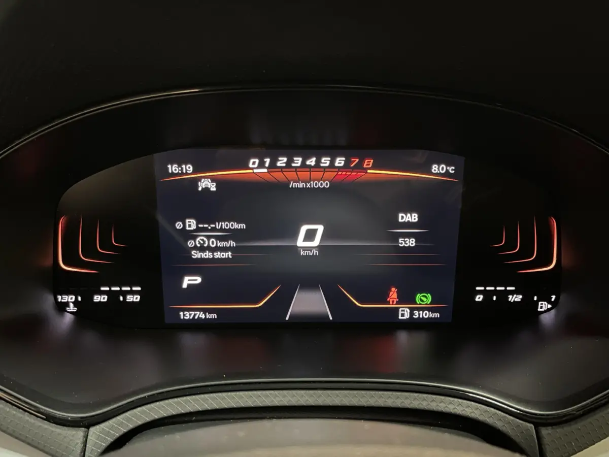 1.0 TSI Style 16"/Apple Carplay & Android Auto/PDC/LED