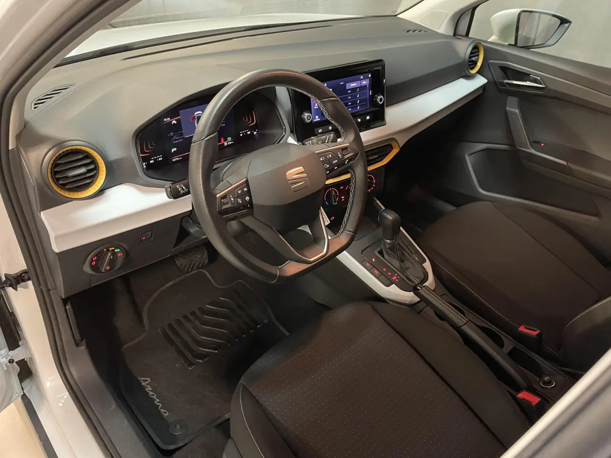 1.0 TSI Style 16"/Apple Carplay & Android Auto/PDC/LED