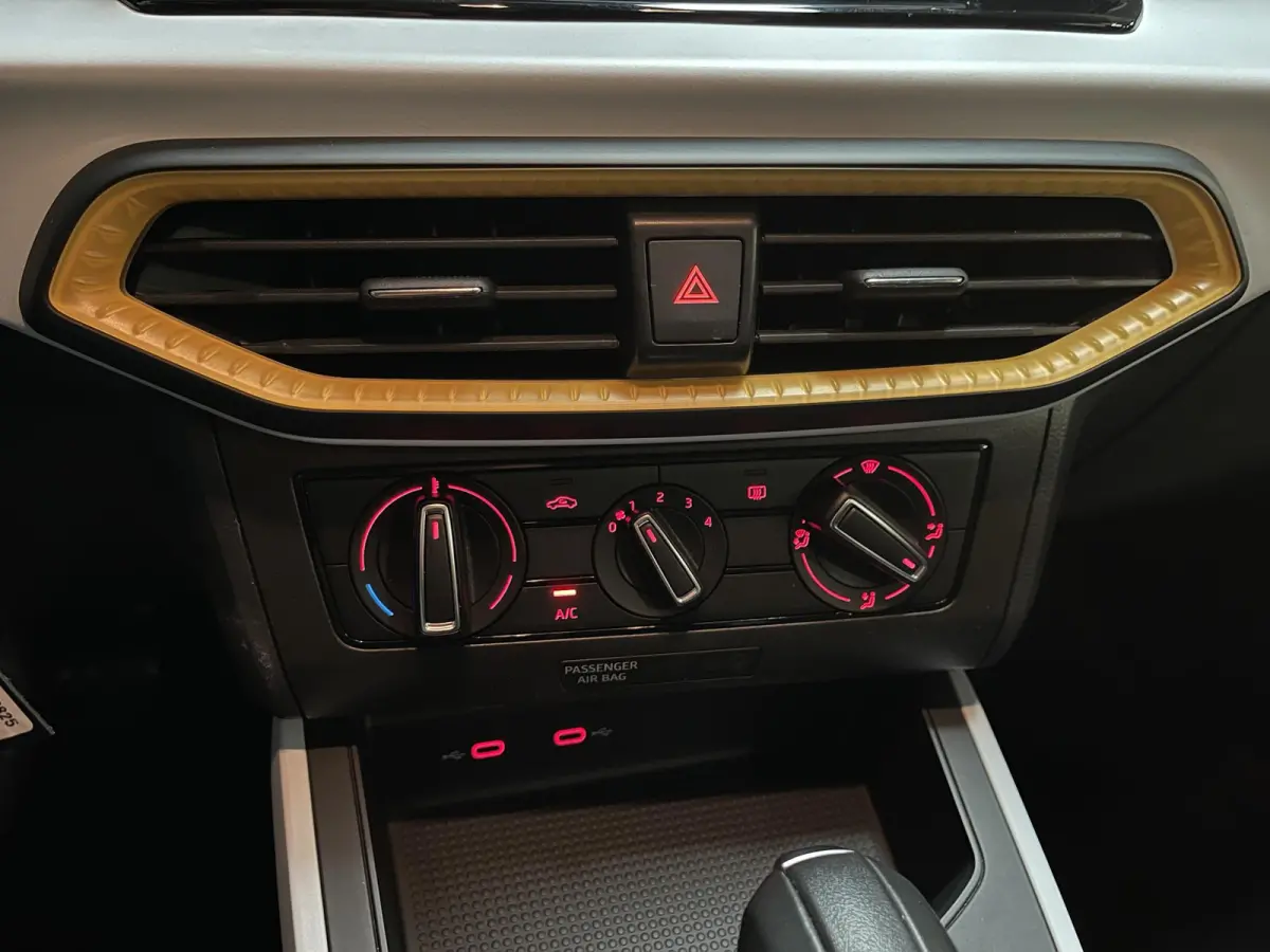 1.0 TSI Style 16"/Apple Carplay & Android Auto/PDC/LED